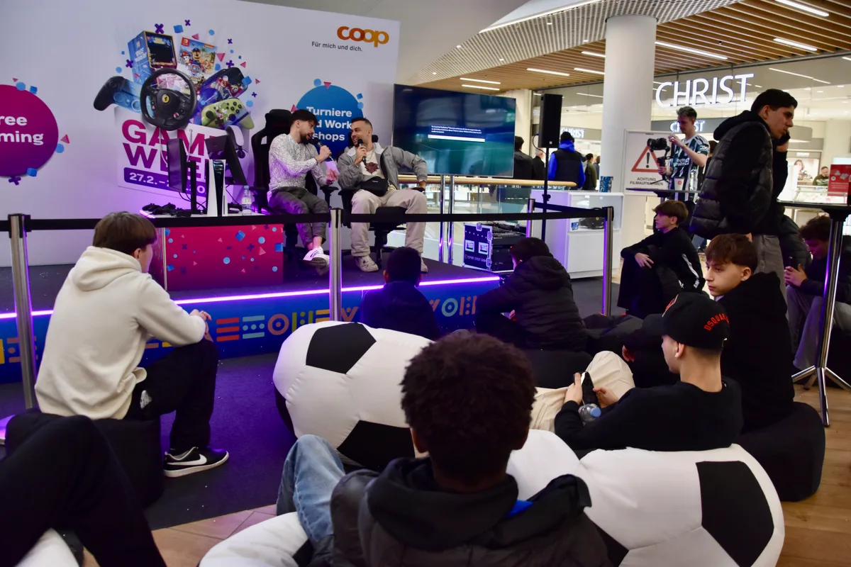 Szene aus der Gameweek im Einkaufscenter Volkiland.